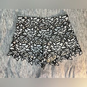 Alice and Olivia White and Black Flower Shorts, size 8